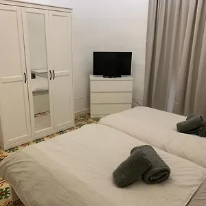 2 Bedroom In The Centre Of Διαμέρισμα
